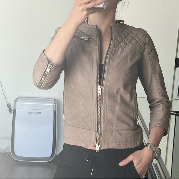 Leather Jacket 100% leather. 3/4 sleeves. Made in Italy. XS. Nude color - Picture 3 of 13